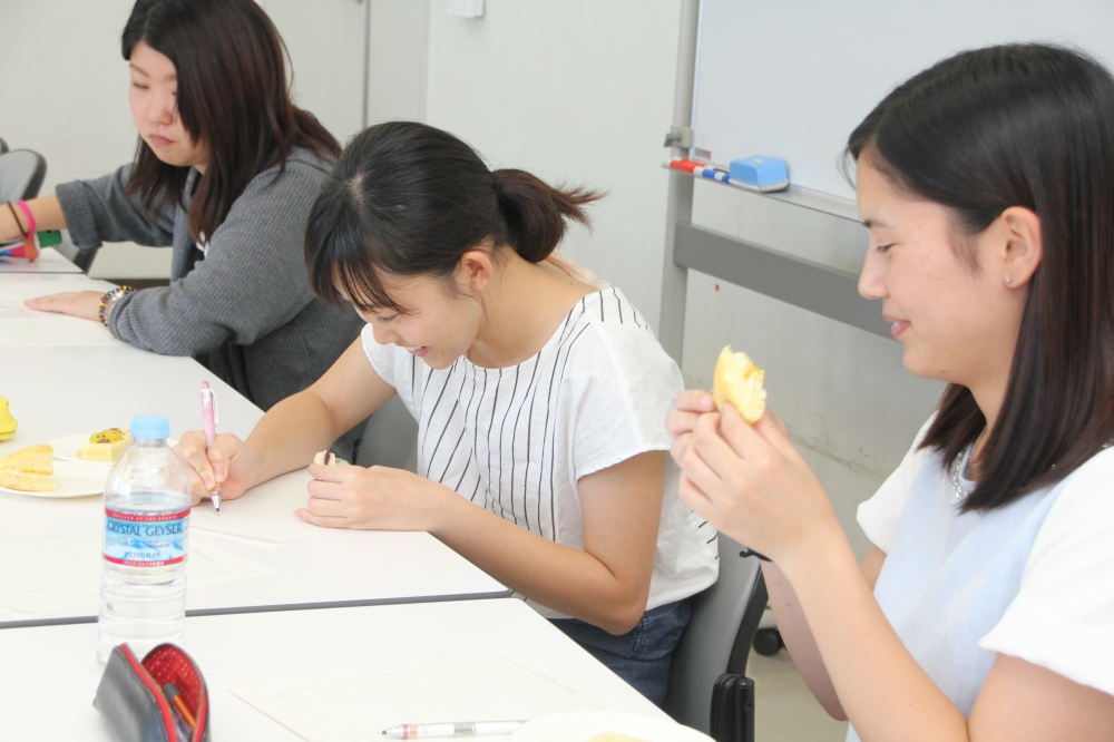 熊本学園大学 山崎製パン ローソン 共同企画 商学部生発案の メロンパンサンド 10月18日発売開始 学部 ニュース 熊本学園大学 熊本 で学ぶ 九州を創る
