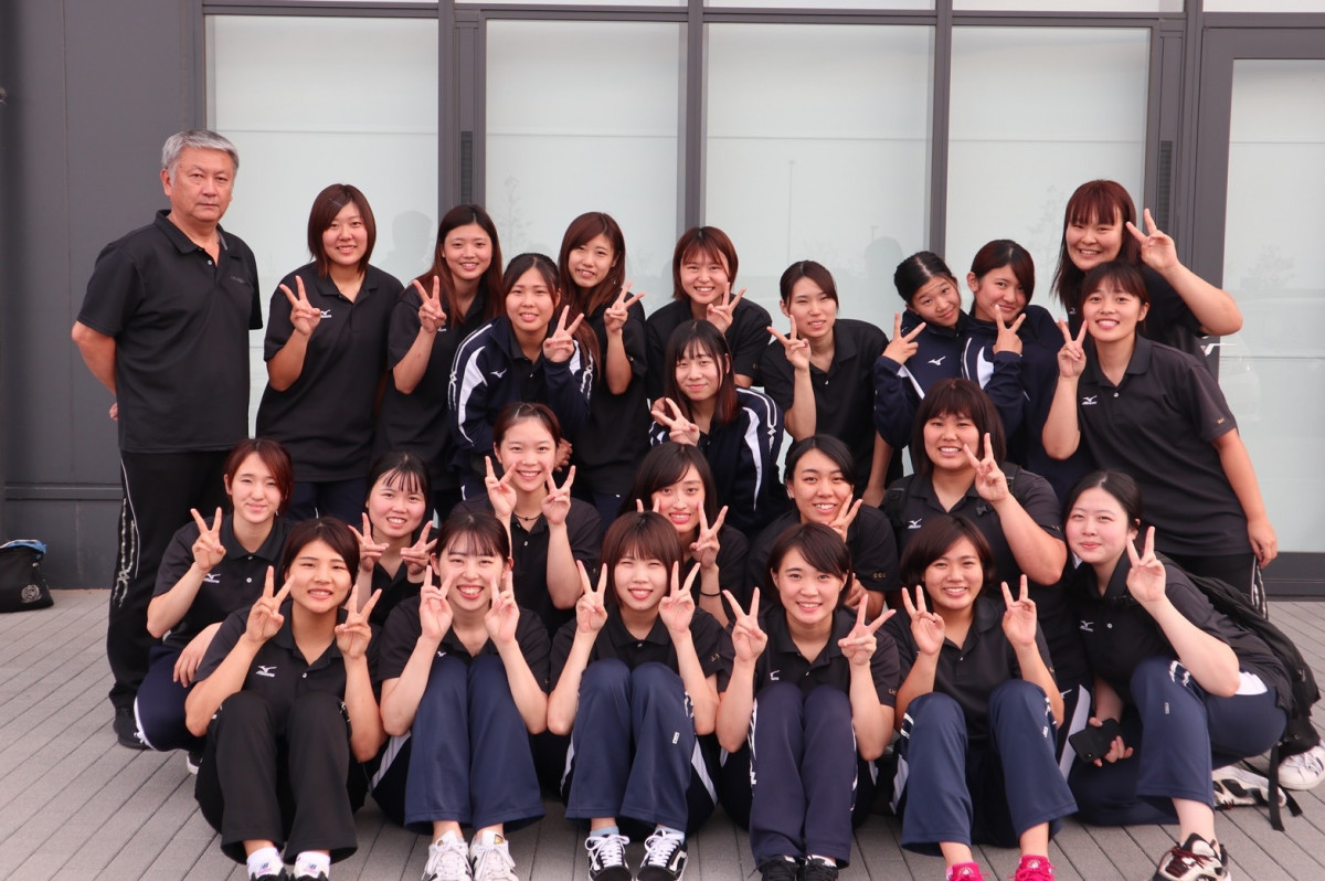 女子バレーボール部 体育委員会 クラブ サークル紹介 熊本学園大学 熊本で学ぶ 九州を創る