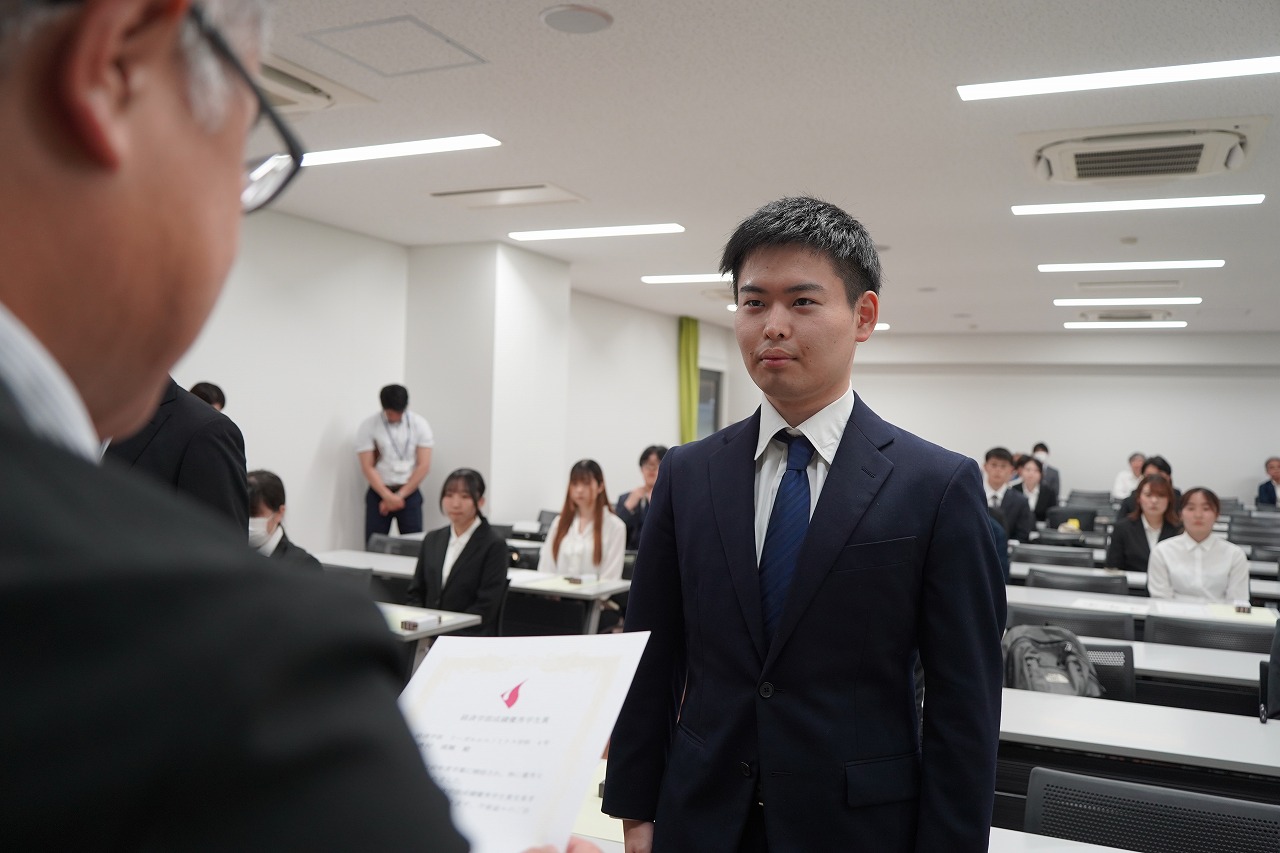 2026年度 経済学部成績優秀学生賞の表彰式を行いました｜学生の活躍