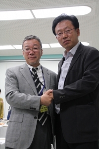 小泉学部長とホ・ソン先生　