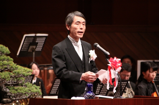 平成28年度入学式を挙行しました 大学 ニュース 熊本学園大学 夢のとなりにクマガクがいる