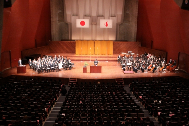 平成28年度入学式を挙行しました 大学 ニュース 熊本学園大学 夢のとなりにクマガクがいる