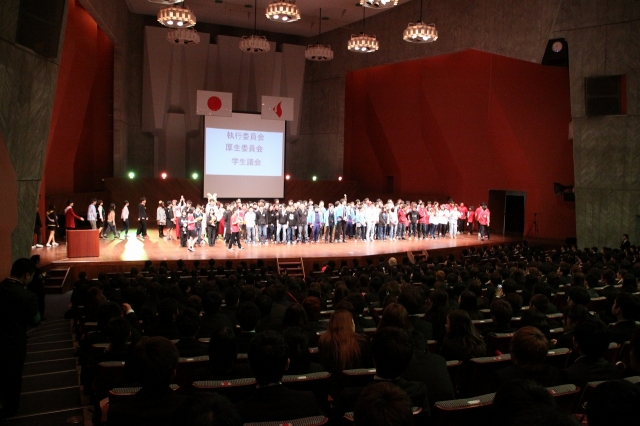 平成28年度入学式を挙行しました 大学 ニュース 熊本学園大学 夢のとなりにクマガクがいる