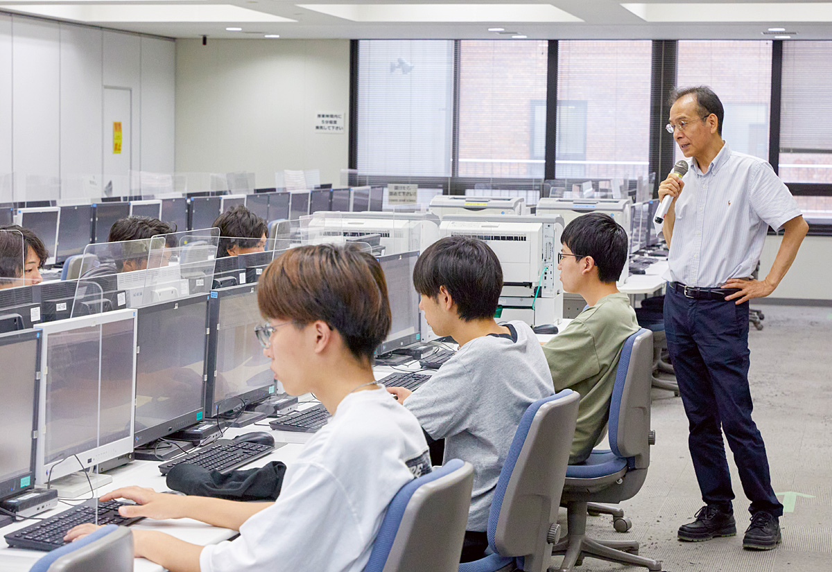 経済学の基礎のうえにデータサイエンスを学ぶ文理融合専攻